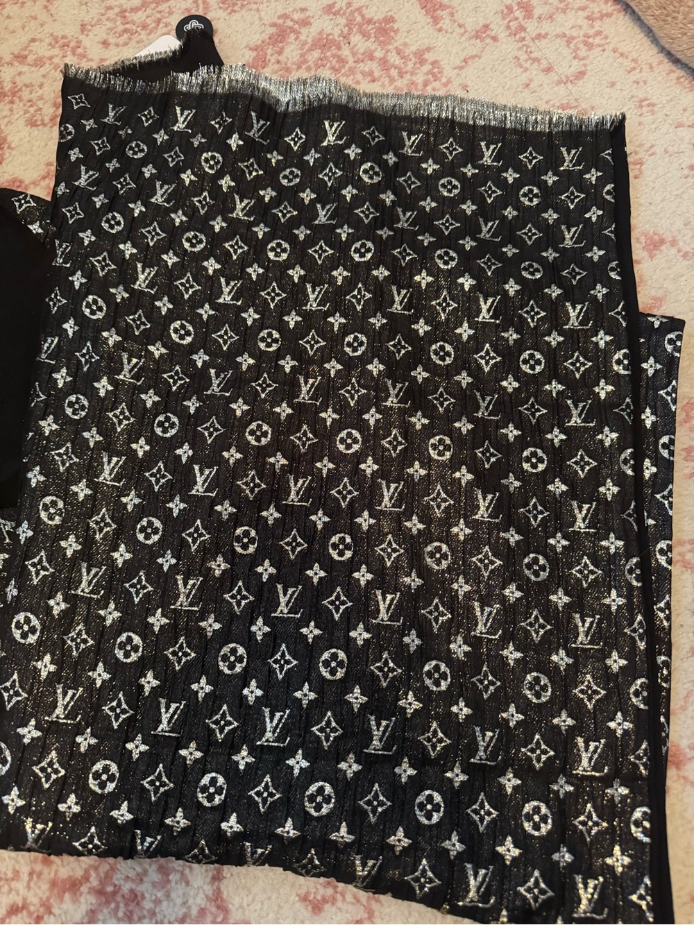 Louis Vuitton Black and Gold Glitter Monogram Shawl - Picture 8 of 9